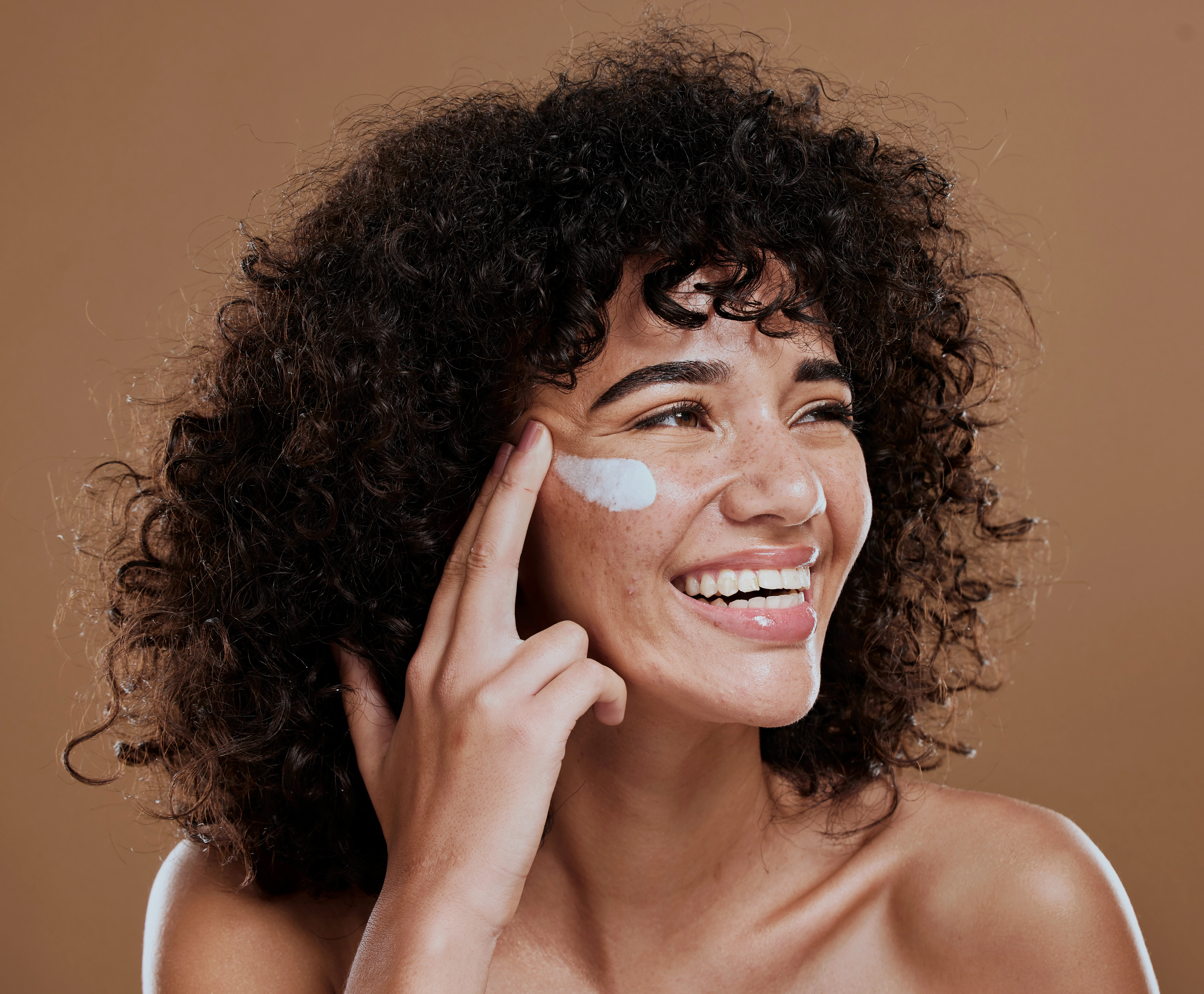ATIVOS | Produtos Multifuncionais, proteção solar aliada a beleza e cuidados com a pele